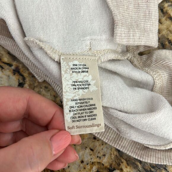 Soft Surroundings Cream Color V-neck Front Pockets Pullover Top Size XS - Picture 6 of 8